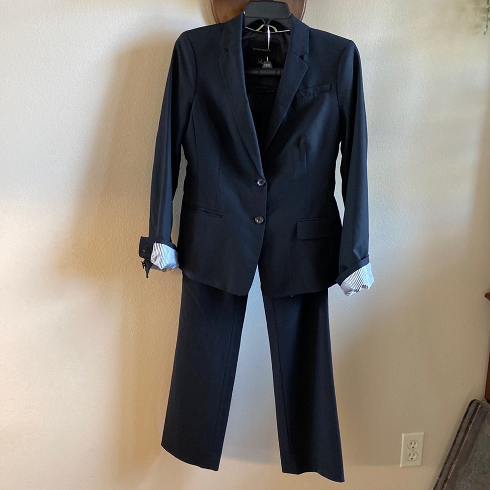Black Banana Republic Pants Suit Matin Fit. Jacket size 6 pants size 0.